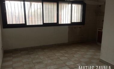 Galpón a mts de Av Patricios - Mixtura 3 -  Parabólico a10 mts de altura