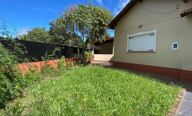 Casa en venta con gas natural en Mar de Ajó