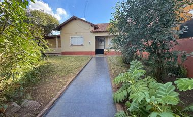 Casa en venta con gas natural en Mar de Ajó