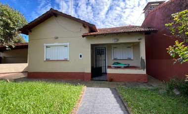 Casa en venta con gas natural en Mar de Ajó