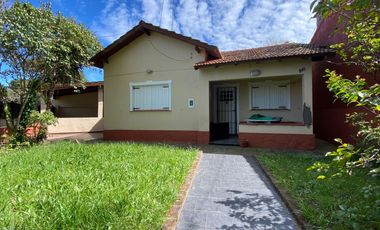 Casa en venta con gas natural en Mar de Ajó