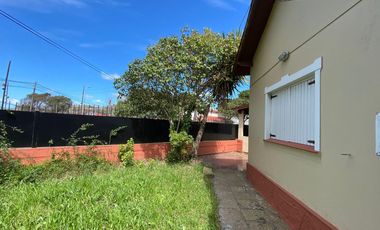 Casa en venta con gas natural en Mar de Ajó