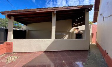 Casa en venta con gas natural en Mar de Ajó