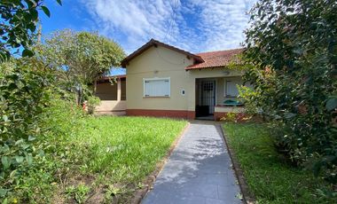 Casa en venta con gas natural en Mar de Ajó
