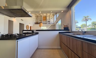 Casa en Miraflores (Funes Hills)