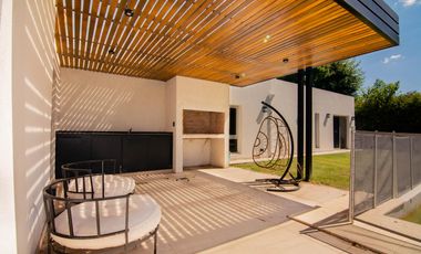 Casa en Miraflores (Funes Hills)