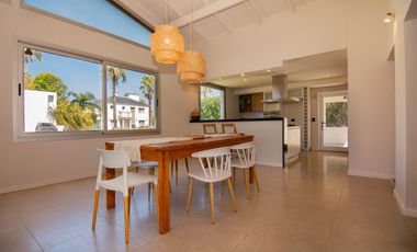 Casa en Miraflores (Funes Hills)