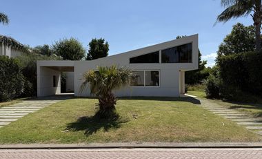 Casa en Miraflores (Funes Hills)