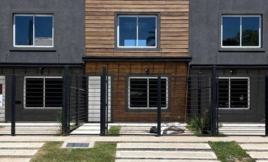 CASA PH DUPLEX 2 AMBIENTES EN VENTA, CENTRO DEL PUEBLO LOS CARDALES, ESTRADA Y PASTEUR