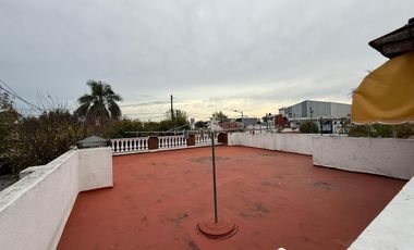 Casa cuatro ambientes jardin cochera terraza en venta en Wilde