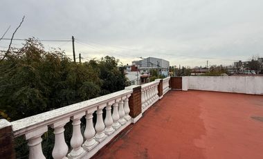 Casa cuatro ambientes jardin cochera terraza en venta en Wilde