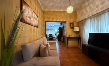 Casa cuatro ambientes jardin cochera terraza en venta en Wilde