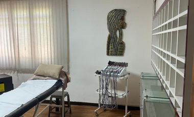 ARRIENDO CASA PARA PELUQUERIA  Y VENTA DE LLAVES