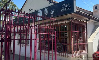 ARRIENDO CASA PARA PELUQUERIA  Y VENTA DE LLAVES