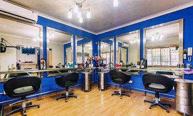 ARRIENDO CASA PARA PELUQUERIA  Y VENTA DE LLAVES