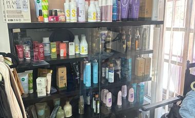 ARRIENDO CASA PARA PELUQUERIA  Y VENTA DE LLAVES