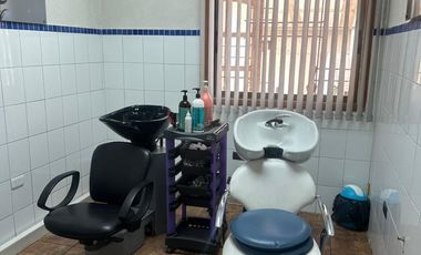 ARRIENDO CASA PARA PELUQUERIA  Y VENTA DE LLAVES