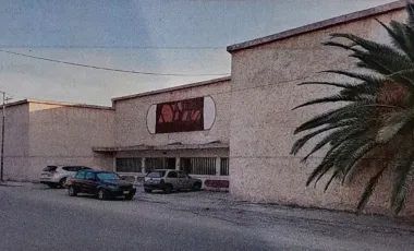 Bodega Industrial con Oficinas única en el Blvd. Mieleras.