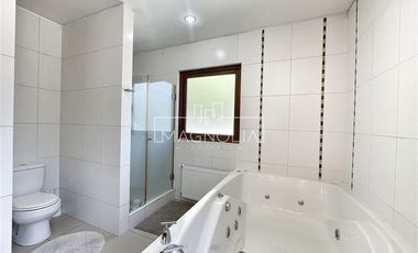 Casa en Arriendo en av. chicureo