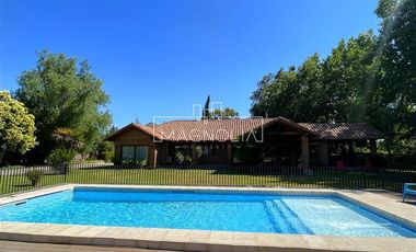 Casa en Arriendo en av. chicureo