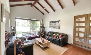 Casa en Arriendo en av. chicureo