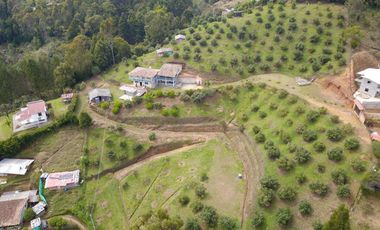 Casa finca en Guarne con cultivo de aguacate