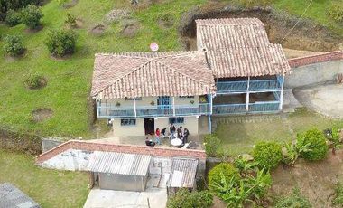 Casa finca en Guarne con cultivo de aguacate