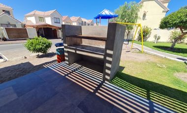 CASA EN VENTA 4D 3B COSTA LAGUNA