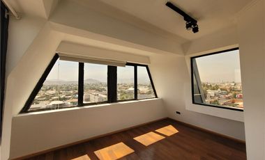 SE VENDE AMPLIA  Y LUMINOSA OFICINA