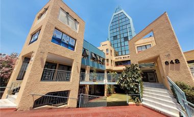 SE VENDE AMPLIA  Y LUMINOSA OFICINA