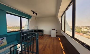 SE VENDE AMPLIA  Y LUMINOSA OFICINA