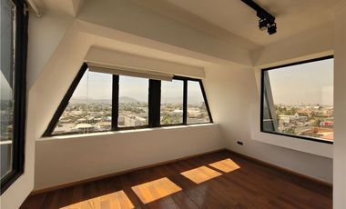 SE VENDE AMPLIA  Y LUMINOSA OFICINA