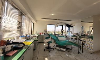 SE VENDE AMPLIA  Y LUMINOSA OFICINA