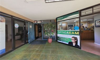 SE VENDE AMPLIA  Y LUMINOSA OFICINA