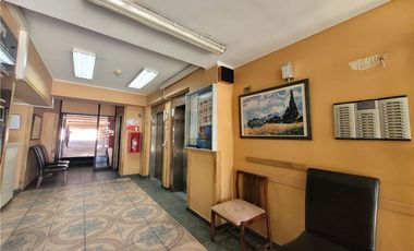 SE VENDE AMPLIA  Y LUMINOSA OFICINA