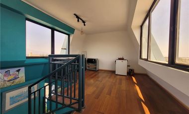 SE VENDE AMPLIA  Y LUMINOSA OFICINA