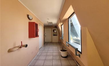 SE VENDE AMPLIA  Y LUMINOSA OFICINA