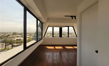 SE VENDE AMPLIA  Y LUMINOSA OFICINA