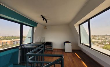 SE VENDE AMPLIA  Y LUMINOSA OFICINA