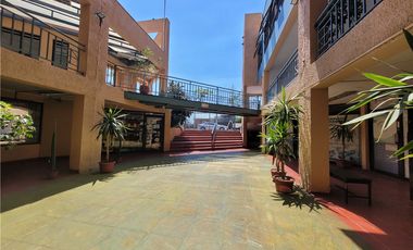 SE VENDE AMPLIA  Y LUMINOSA OFICINA