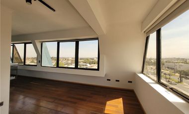 SE VENDE AMPLIA  Y LUMINOSA OFICINA