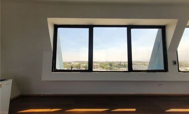 SE VENDE AMPLIA  Y LUMINOSA OFICINA