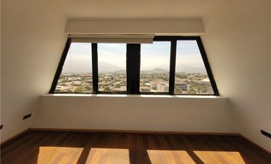 SE VENDE AMPLIA  Y LUMINOSA OFICINA