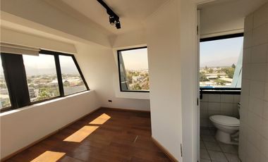 SE VENDE AMPLIA  Y LUMINOSA OFICINA