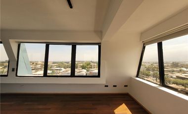 SE VENDE AMPLIA  Y LUMINOSA OFICINA