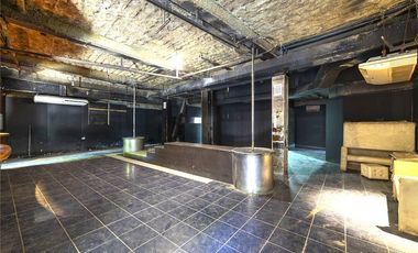 Exclusivo Local de 3 Niveles con Estacionamiento