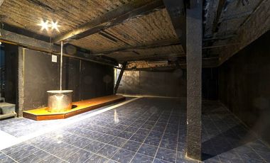 Exclusivo Local de 3 Niveles con Estacionamiento