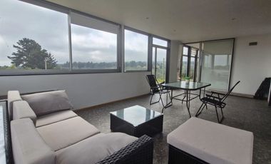 Casa moderna en condominio con piscina y seguridad