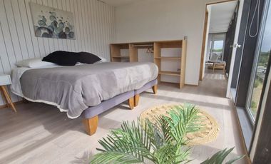 Casa moderna en condominio con piscina y seguridad