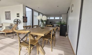 Casa moderna en condominio con piscina y seguridad